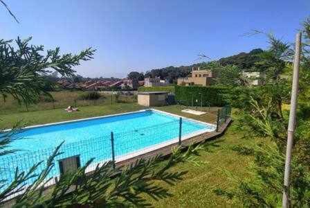 라네스 Apartamento Con Piscina 아파트 외부 사진